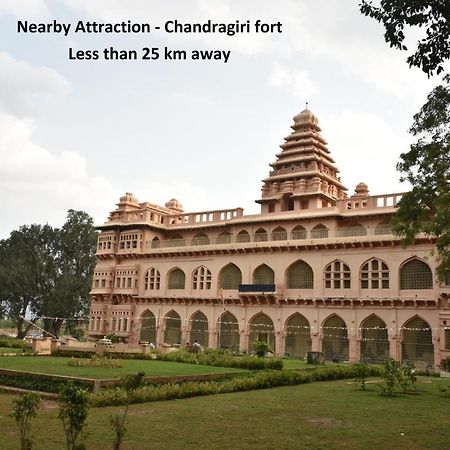 Spot On 64778 Msr Convention Hall Hotell Tirupati Exteriör bild